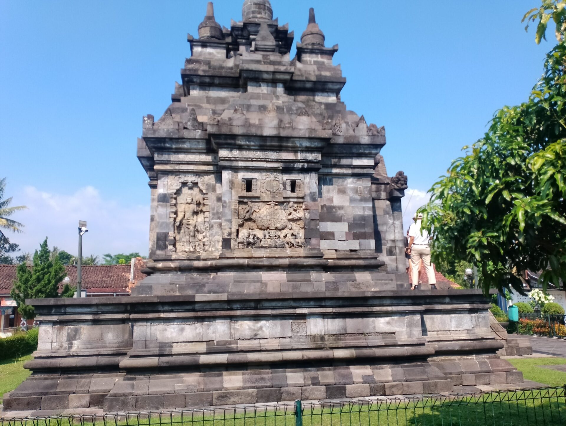 Exif_JPEG_420 candi pawon-sisi utara