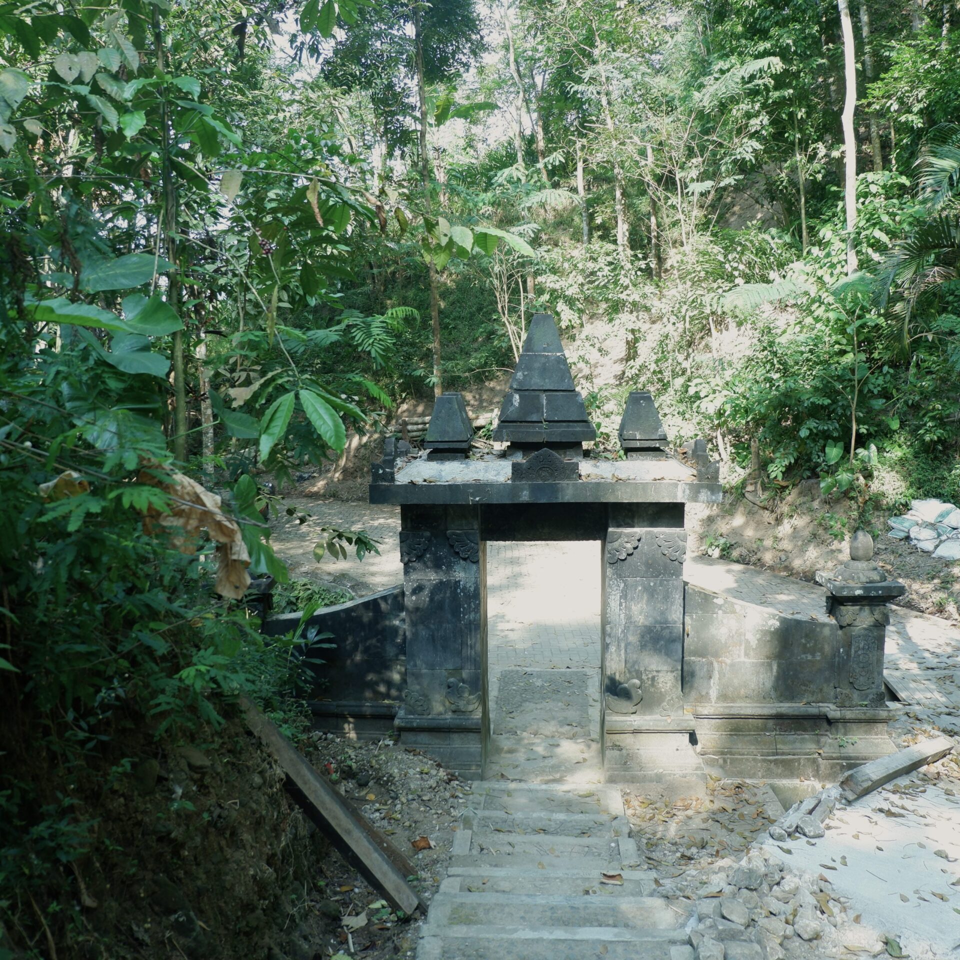 selogriyo temple gate