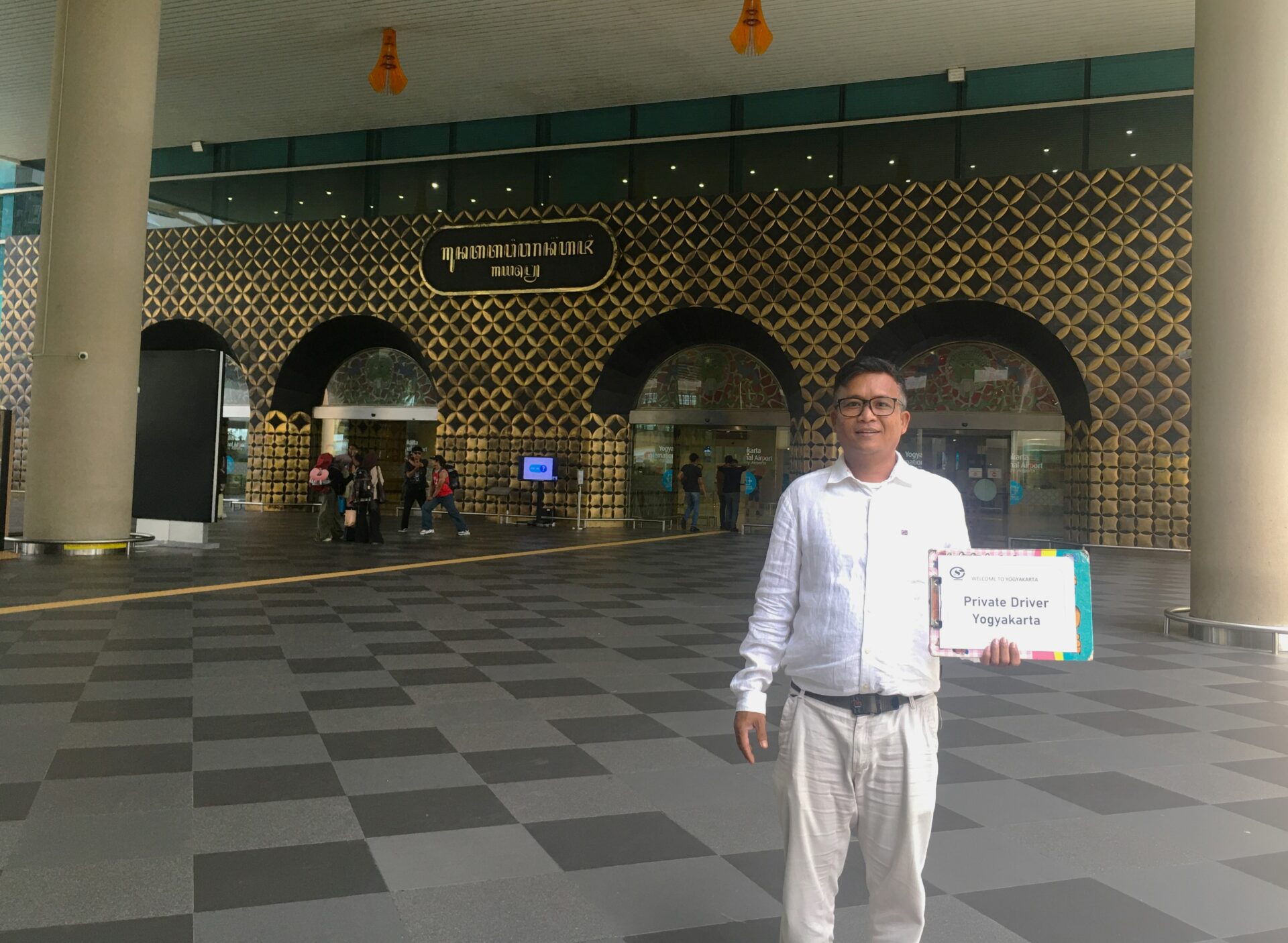 Private Transfer YIA to Semarang private transfer yogyakarta international airport to semarang