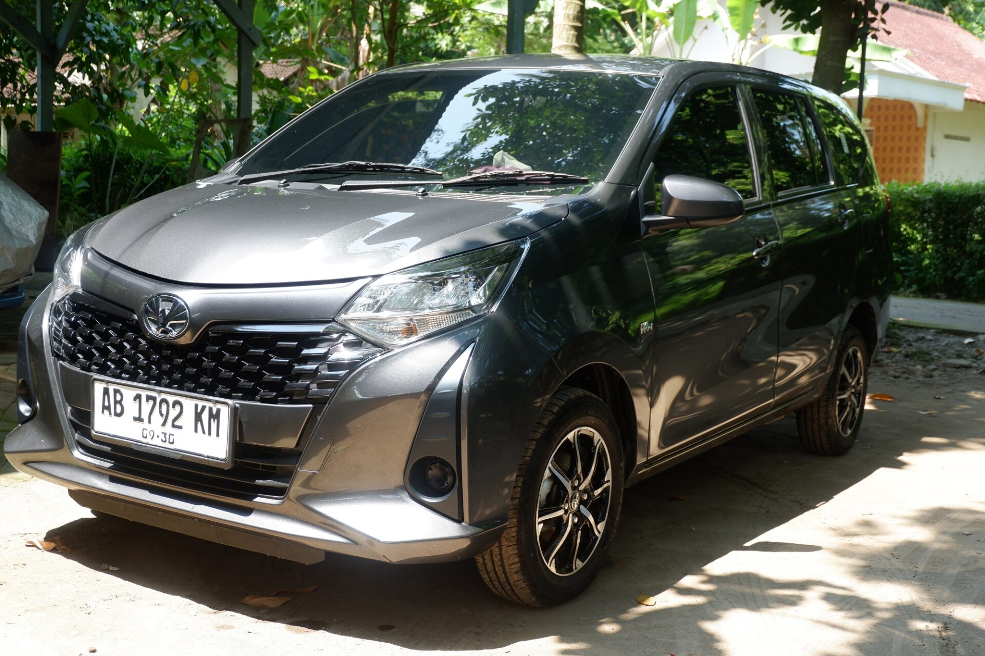 Toyota Calya Safe and comfortable private car for foreigners traveling from Yogyakarta to Jepara