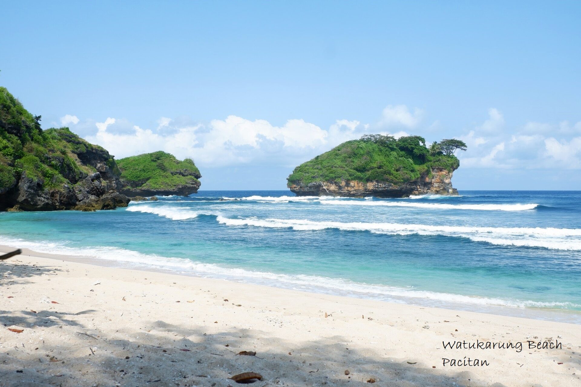 transportation YIA to Pacitan -Watukarung Beach<br />
Pacitan<br />

