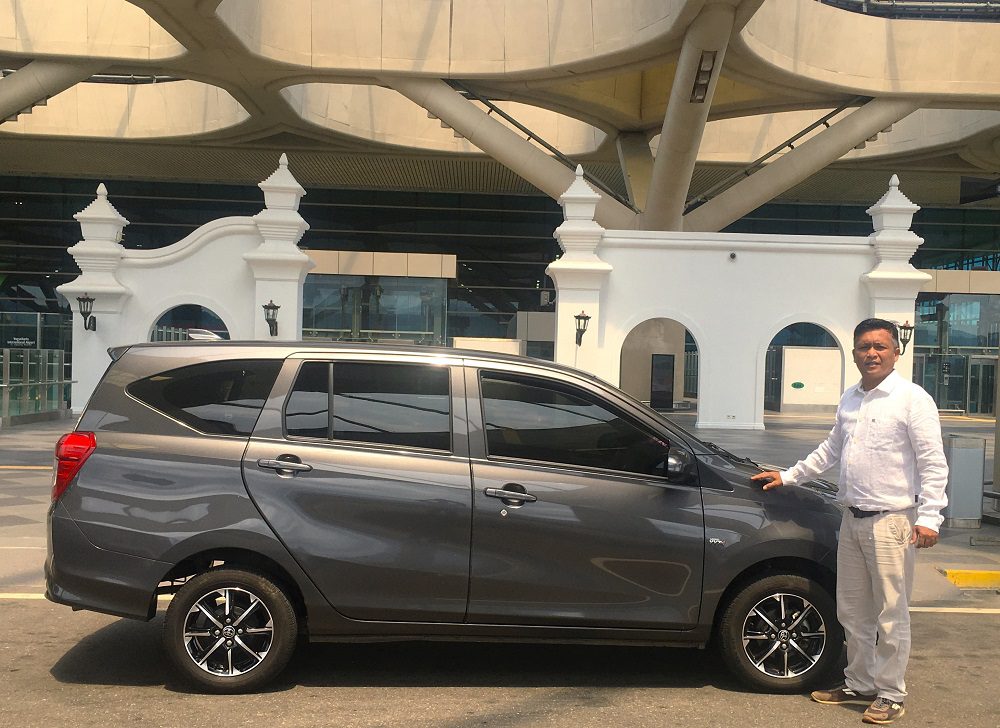 Dawut, the founder of PT. Saudara Yogyakarta Tour & Transport, providing private driver service in Malang